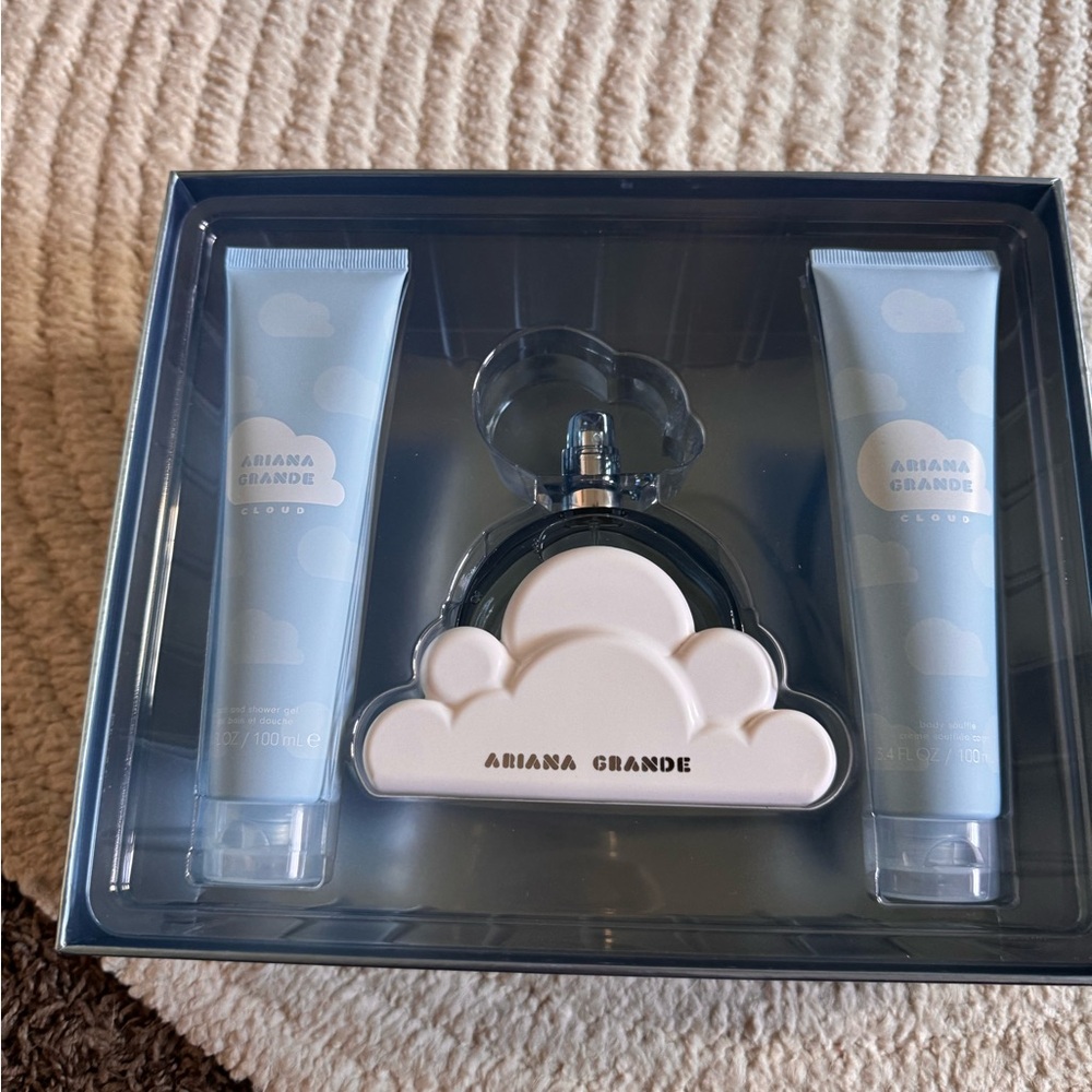 Ariana Grande Gift Set Box - Dark Green & White